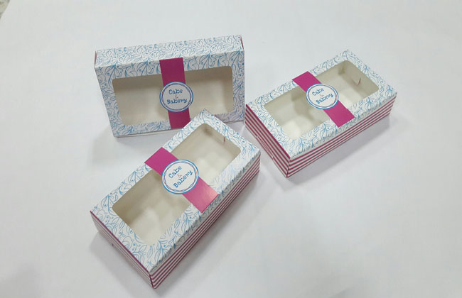 กล่องบราวนี่ 2-3 ชิ้น กล่องทรงแบน กล่องช็อคโกแลต กล่องขนม สีฟ้าชมพู กว้าง 8.0 x ยาว 15.0 x สูง 3.0 ซม. ราคา 100 บาท ต่อแพ็ค (20 ใบ)