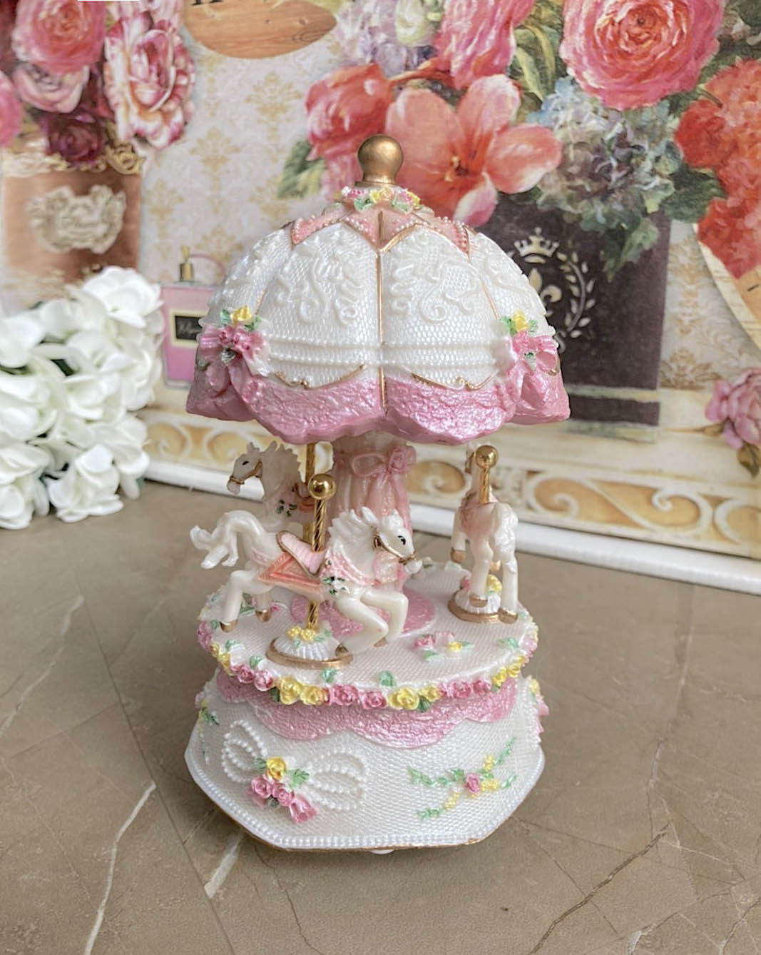 ม้าหมุนกล่องดนตรีวินเทจ