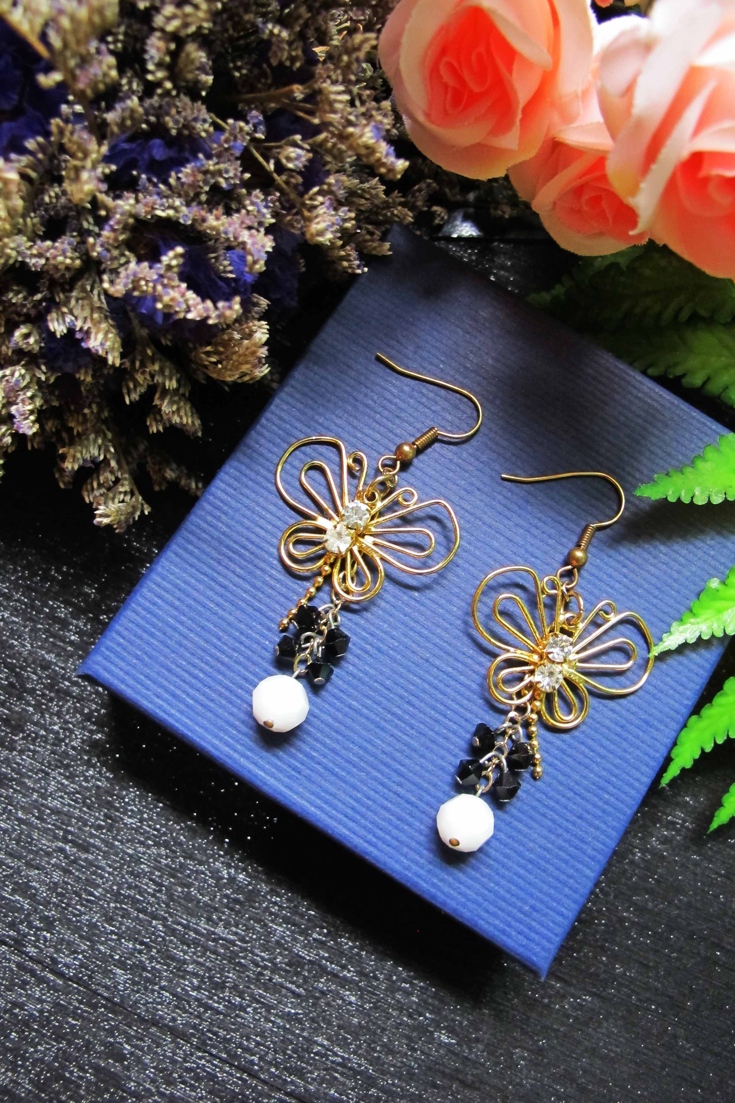 Butterfly Glam Chic Earring ต่างหูผีเสื้อ ประดับคริสตัล