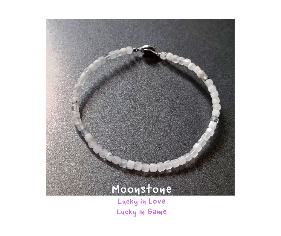 สร้อยข้อมือหินแท้ "POSH" Moonstone Bracelet (Luck in Love ,Luck in Game)