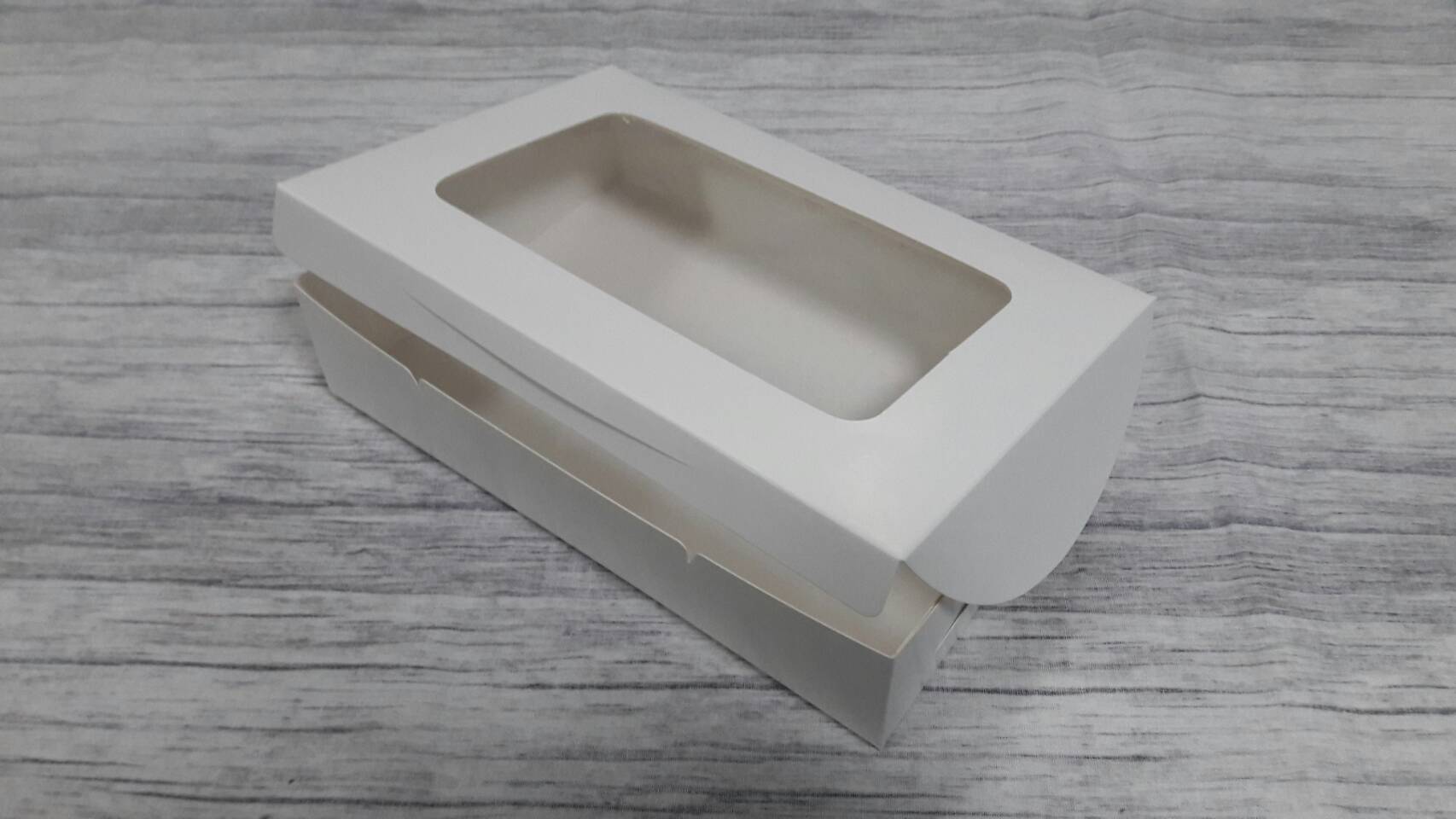 กล่องบราวนี่ กล่องชิฟฟ่อน กล่องทาร์ตไข่ กล่องขนม กล่องช้อคโกแล็ต กล่องคุ๊กกี้ กล่องขนม ขนาด 15.0x22.0x5.0 ซม.สีขาว ราคา 175 บาท ต่อแพ็ค (20 ใบ)