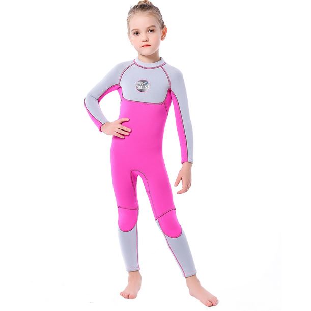ชุดว่ายน้ำเด็กควบคุมอุณหภูมิ เป็นชุด wetsuit เหมาะกับการใส่ว่ายน้ำหรือดำน้ำ ผลิตจากผ้า Neoprene หนา 3 mm. ป้องกันความหนาว