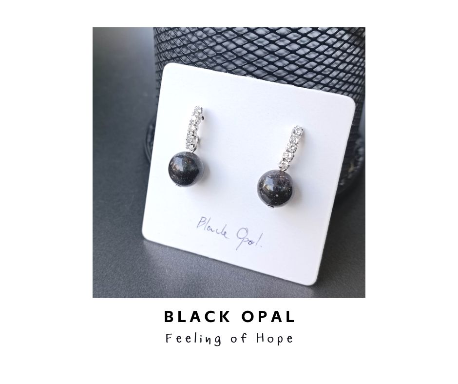 ต่างหู "Dazzling Collection" Australian Black Opal Earring (เปิดออกทุกโอกาสใหม่ พร้อมดึงดูดความสำเร็จ)