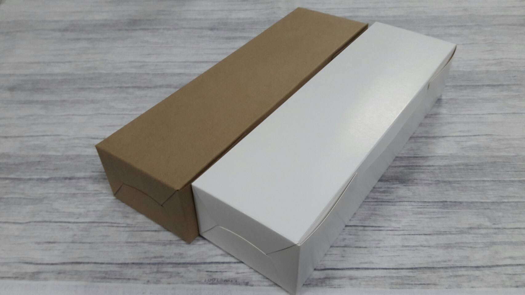 กล่องขนม กล่องเค้ก กล่องพายสับปะรด กล่องชิฟฟ่อน กล่องช้อคโกแล็ต กล่องคุ๊กกี้ กล่องอเนกประสงค์ ขนาด 9.0x30.0x6.0 ซม.ไม่มีหน้าต่าง (ฝาทึบ) สีขาว ราคา 150 บาทต่อแพ็ค (20 ใบ)