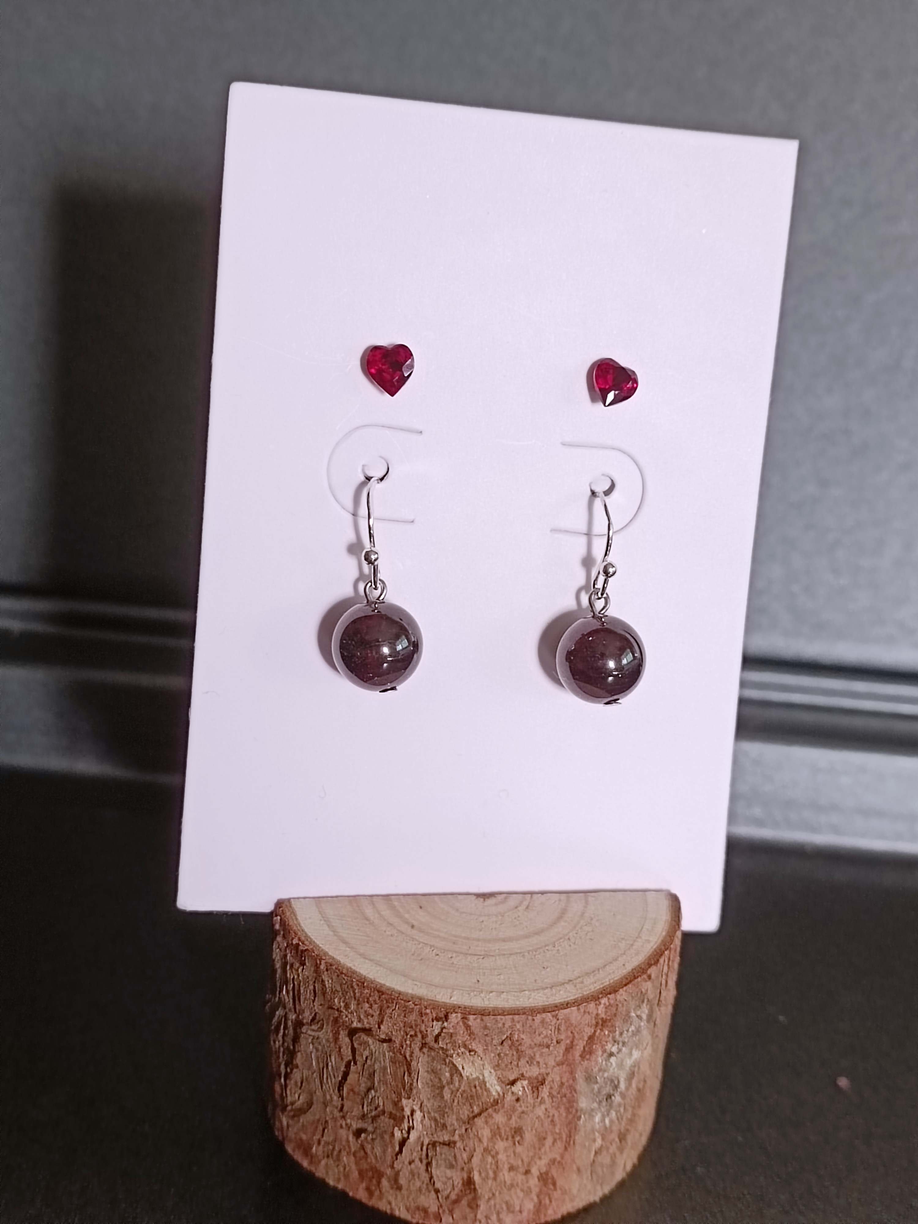 ต่างหูหินแท้ "Little Vivian" Garnet Earring (Passion)