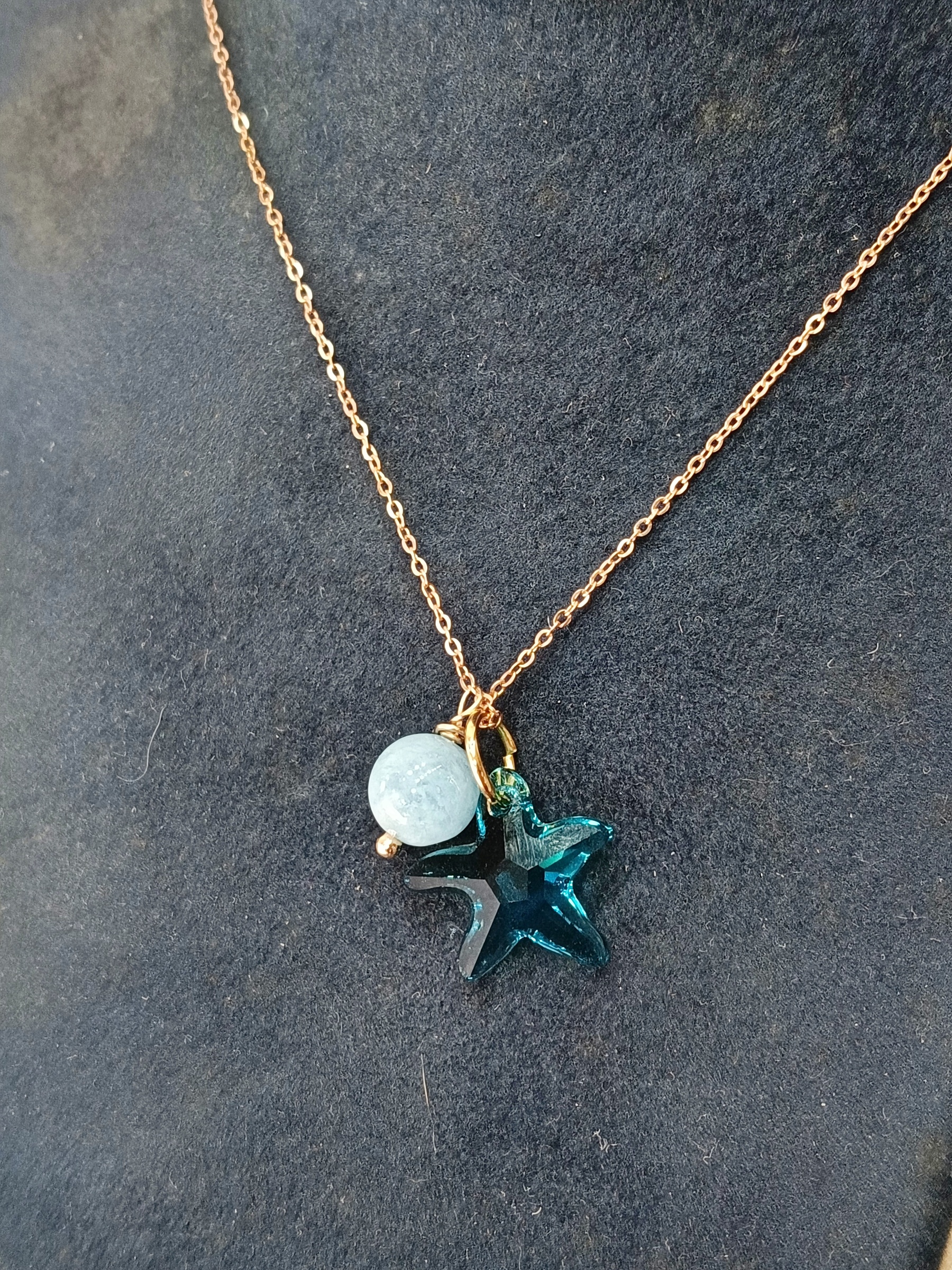 สร้อยจี้หินแท้ ฺ Aquamarine + Starfish Crystal Pendant Necklace (เสริมปลุกไฟการสื่อสาร เสริมความอดทน ผ่อนคลายความเครียด)