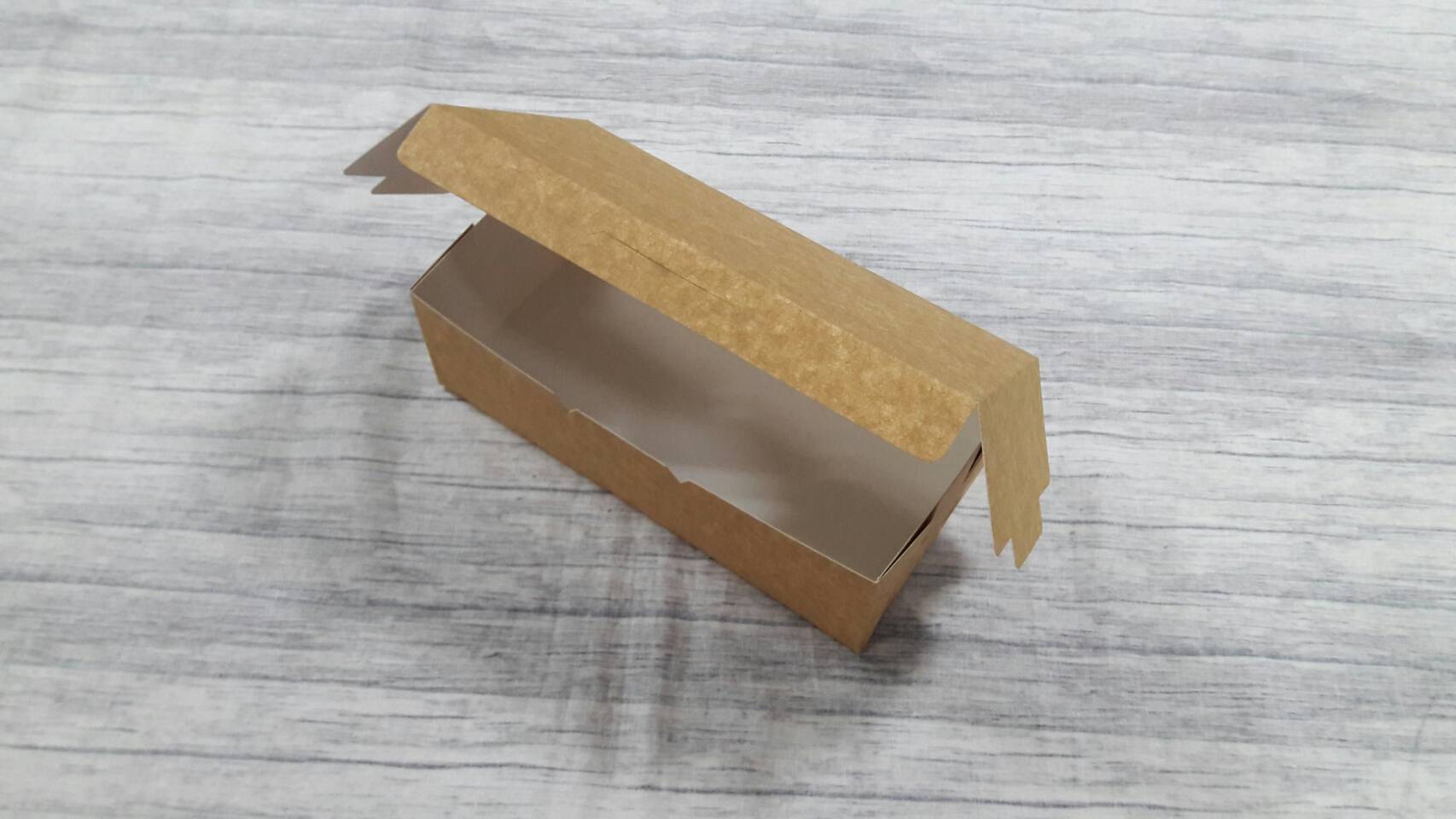 กล่องขนม กล่องเค้ก กล่องคัพเค้ก กล่องชิฟฟ่อน กล่องช้อคโกแล็ต กล่องคุ๊กกี้ กล่องอเนกประสงค์ ขนาด 10.5x20.5x6.5 ซม.(ฝาทึบ) สีคราฟท์น้ำตาลอ่อน(CKB) ราคา 145 บาทต่อแพ็ค (20 ใบ)