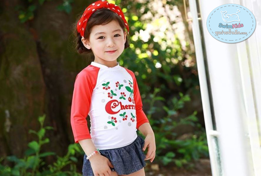 ชุดว่ายน้ำเด็กผู้หญิง ลายเชอรี่สีแดง Cherries แขนสามส่วน กระโปรงกางเกงลายยีนส์ ไม่มีหมวก