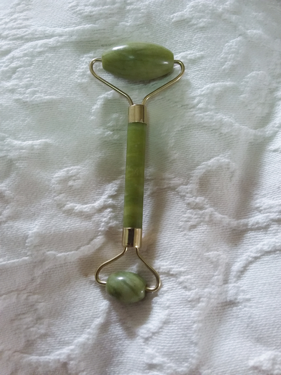 กัวซาลูกกลิ้งหยก (Jade Roller Gua Sha)