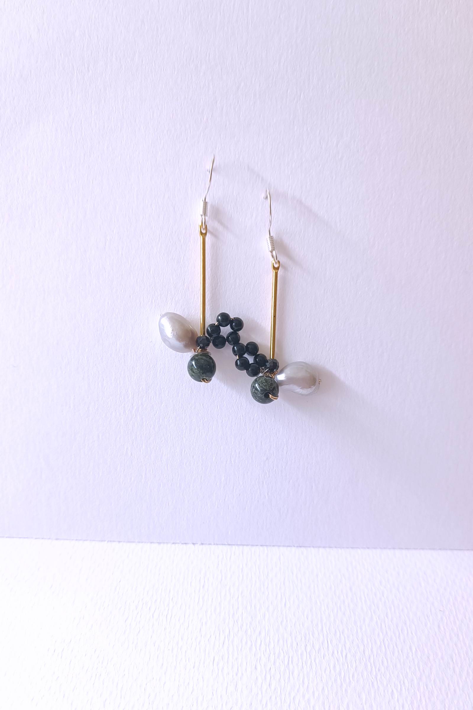 ต่างหูหินแท้ "Little Vivian" Protection Earring (Serpentine ,Onyx)