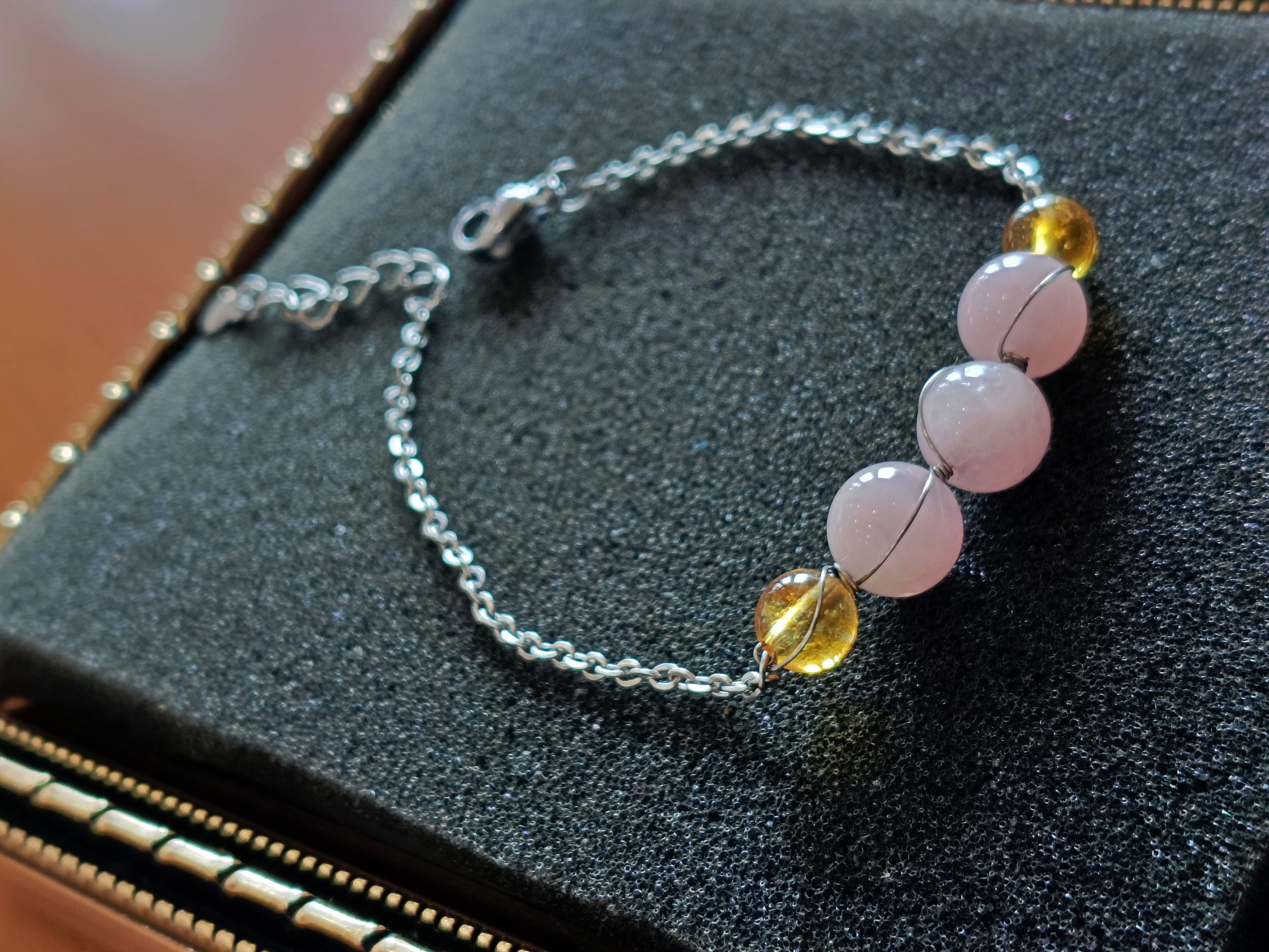 สร้อยข้อมือ "Manifest Love " หินแท้ Rose Quartz + Citrine Bracelet (ความรัก ความสดใส ความสุขในชีวิต)