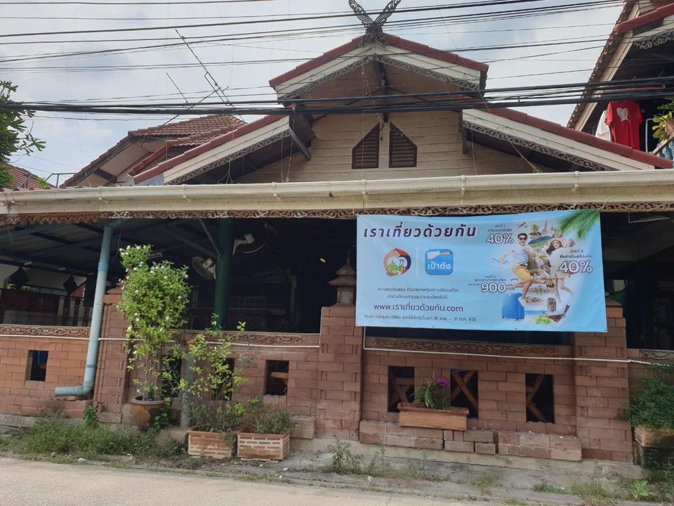 ขายบ้านเดี่ยว 2 ชั้น 4 หลัง หมู่บ้านพรธิสาร3 (รหัสทรัพย์ 202092) ต.คลองหก อ.คลองหลวง จ.ปทุมธานี ขนาด 239 ตรว.ต่อเติมด้านหน้าเป็นร้านอาหาร บ้านแต่ละหลังมี 3 ห้องนอน 2 ห้องน้ำ ด้านหลังต่อเติมบ้านหลังเล็กอีก 1 หลัง ด้านในตัวบ้านกั้นเป็นห้องแอร์ 2 ห้อง