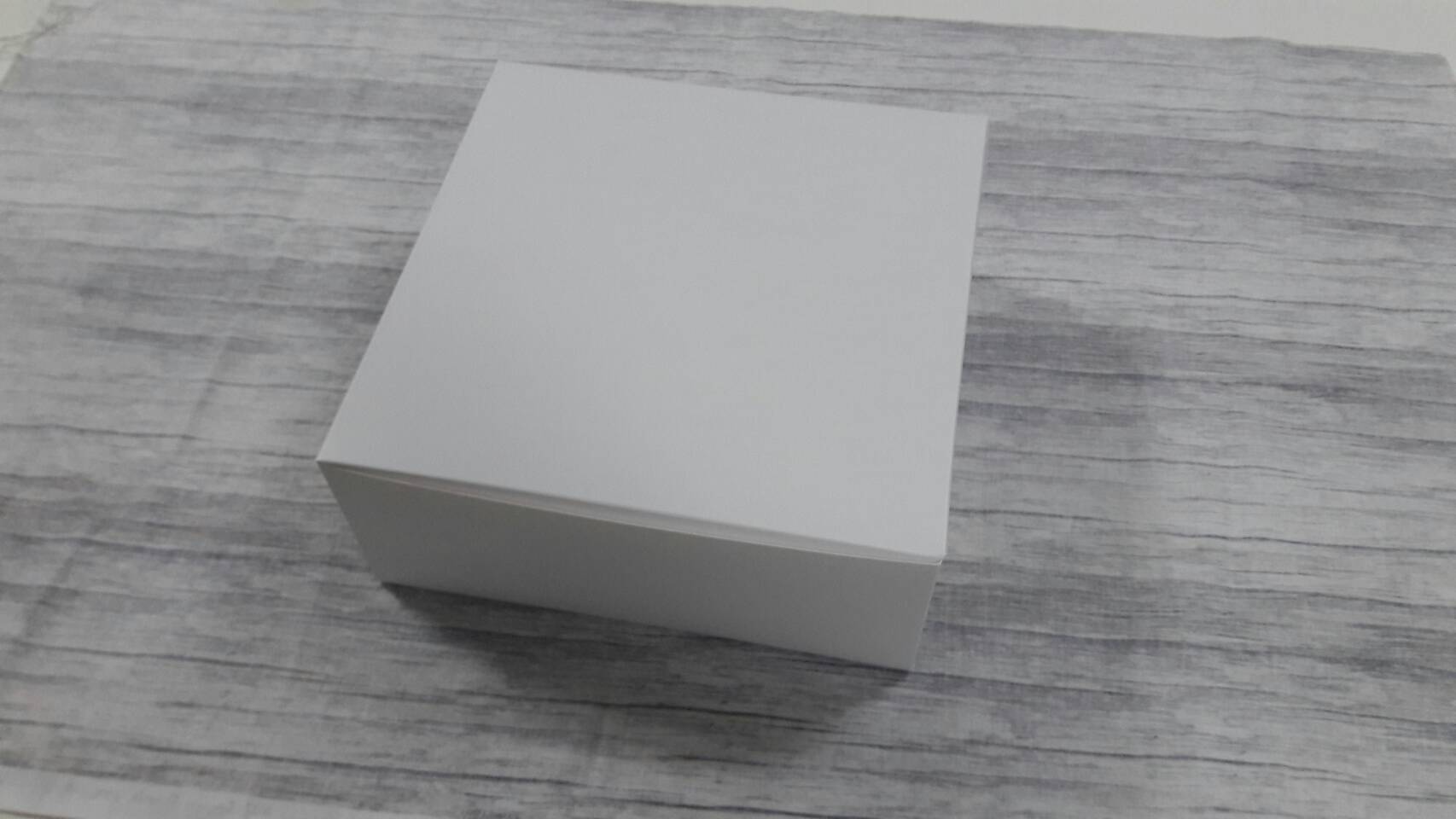 กล่องเค้ก 2 ปอนด์ กล่องคัพเค้ก กล่องขนม กล่องไม่มีหน้าต่าง (ฝาทึบ) กล่องอเนกประสงค์ ขนาด 24.5x24.5x10 ซม. สีขาว ราคา 300 บาทต่อแพ็ค (20ใบ)