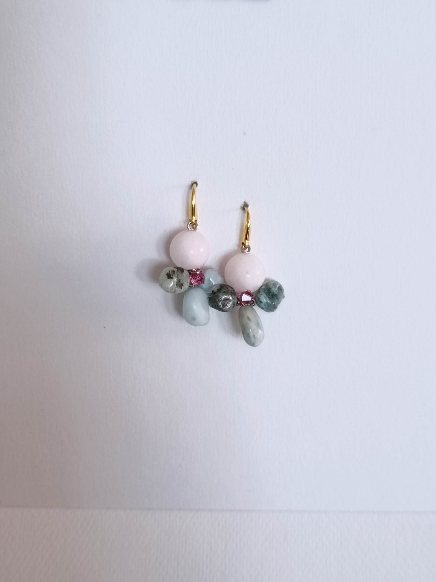 ต่างหูหินแท้ "Little Vivian" Pink Calcite + Larimar Earring ( Heart Chakra , Heart Grow)