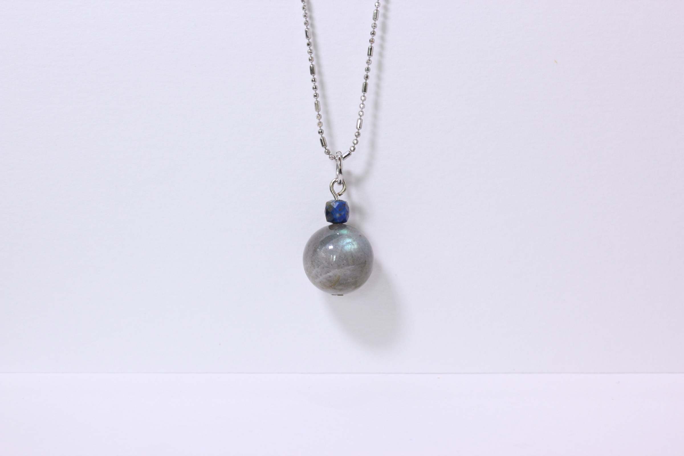 สร้อยจี้หินแท้ เพื่อ "Intuition + Communication" Pendant Necklace (Labradorite + Lapis Lazuli)