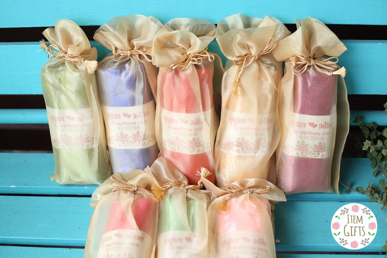 ของรับไหว้ - ผ้าแพรคละสี ใส่ถุงผ้าสีทอง