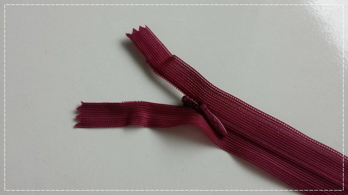 ซิปซ่อน 9 นิ้ว สีแดงเลือดหมู