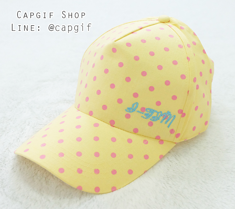 หมวกแก๊ปสีเหลืองลายจุดปักชื่อ