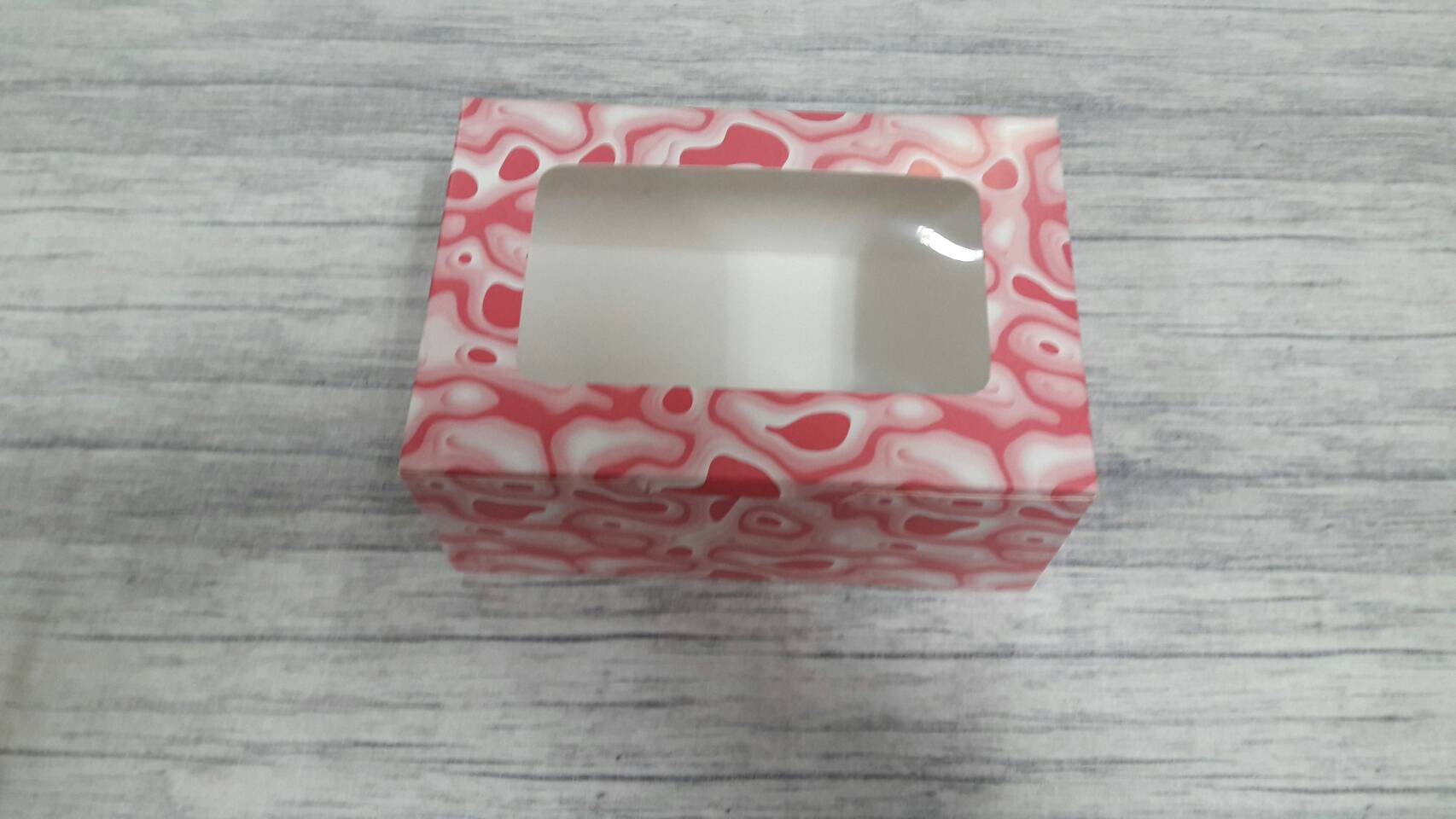 กล่องขนม 12.0x17.5x7.5 ซม.กล่องเค้ก กล่องคัพเค้ก กล่องขนม กล่องชิฟฟ่อน กล่องช้อคโกแล็ต กล่องคุ๊กกี้ ลายสีชมพู แบบมีหน้าต่างพลาสติก (20 ใบต่อแพ็ค)