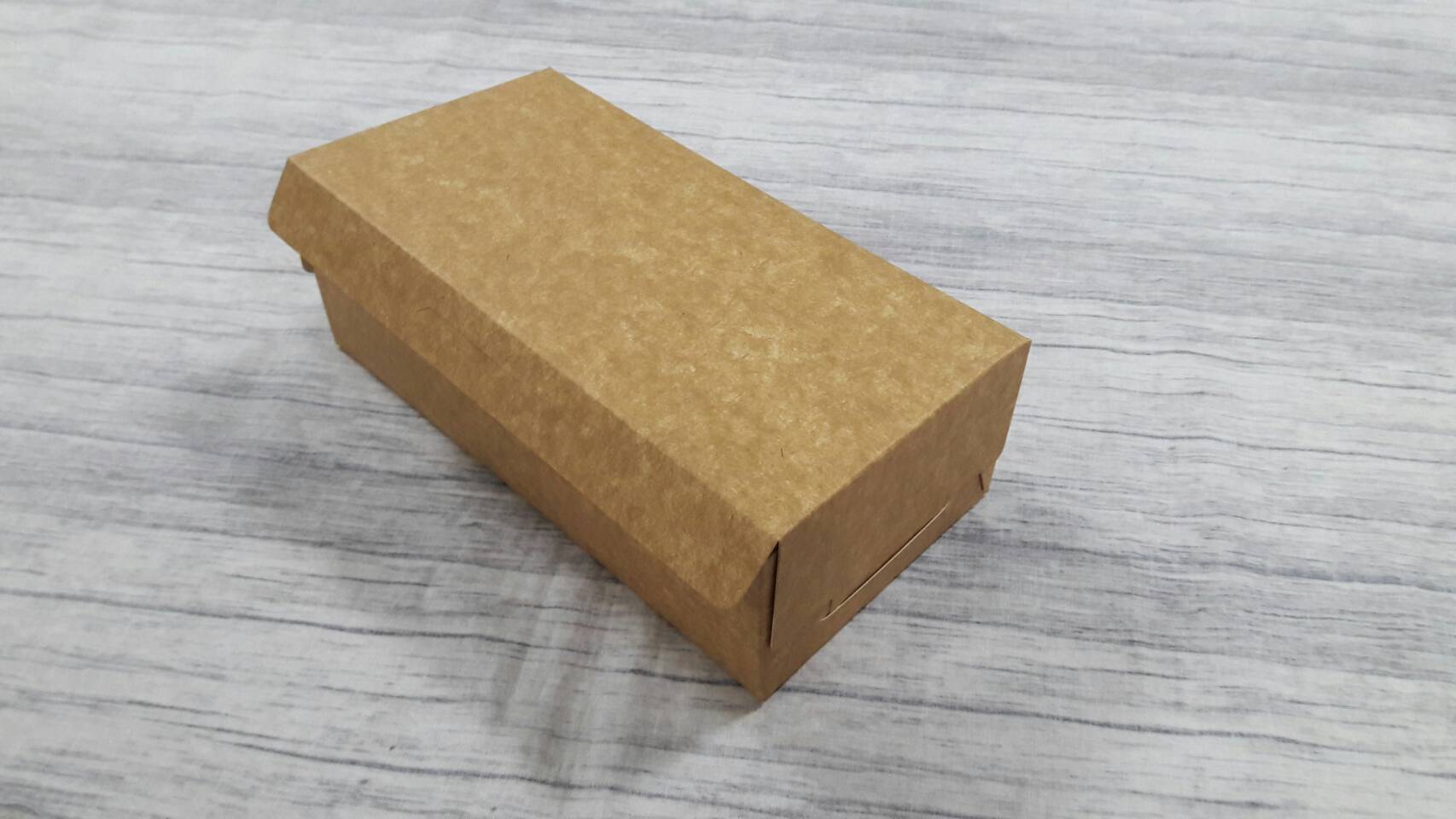 กล่องขนม กล่องเค้ก กล่องคัพเค้ก กล่องชิฟฟ่อน กล่องช้อคโกแล็ต กล่องคุ๊กกี้ กล่องอเนกประสงค์ ขนาด 10.5x20.5x6.5 ซม.(ฝาทึบ) สีคราฟท์น้ำตาลอ่อน(CKB) ราคา 145 บาทต่อแพ็ค (20 ใบ)