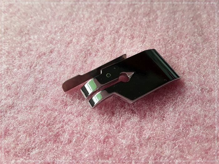 ตีนผีไม้บรรทัดเย็บเดินริมตรง