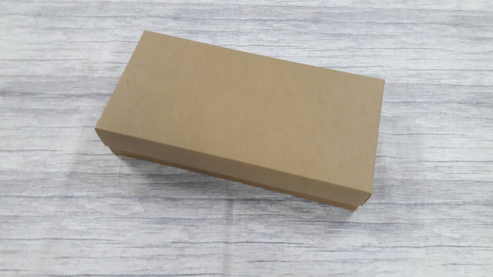 กล่องฝาครอบ กล่องของขวัญ กล่องอเนกประสงค์ ขนาด 15x31x6.5 ซม. สีคราฟท์น้ำตาลเข้ม แบบฝาทึบ ราคา 495 บาท ต่อแพ็ค(20 ใบ)