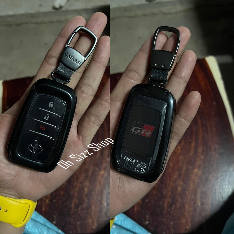 เคสโลหะรีโมทรถ Toyota REVO GR Sport ใหม่ แบบ 2 ชั้น รุ่นถอดกุญแจในรีโมทเพื่อเข้าเกียร์ว่าง (Double-Layer Metal Aluminum Alloy Key Cover with transparent push button Guard 360) Toyota Toyota Hilux Revo 2.8 GR Sport 4WD