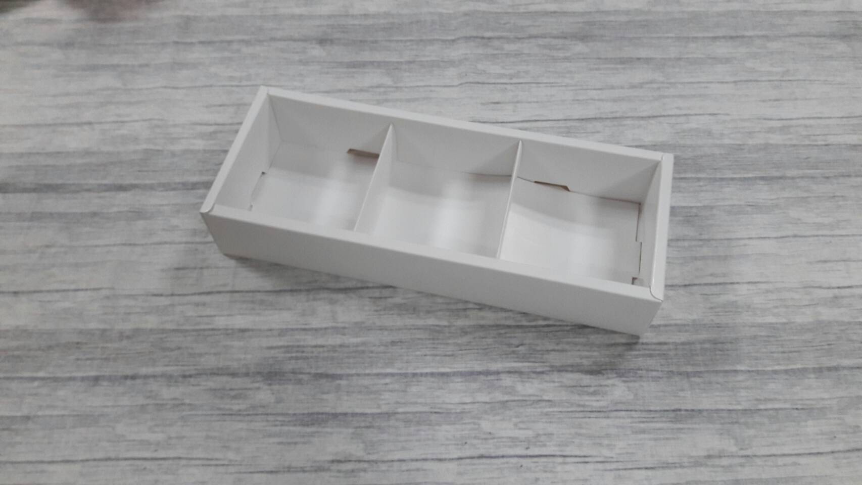 ฐานกั้นสินค้า ตัวกั้นสินค้า 3 ช่อง สีขาว (แต่ละช่อง9.5*9*4ซม.)(ใช้กับกล่องของที่้ร้าน) ขนาด 9.5 x 27 x 4 ซม.(เมื่อพับขึ้นรูป) ราคา 70 บาทต่อแพ็ค(20 ชิ้น)