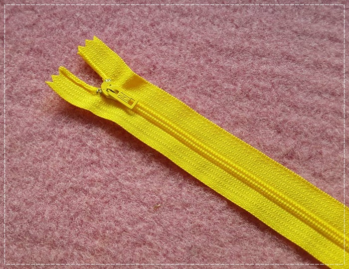 ซิปธรรม 8 นิ้ว สีเหลือง