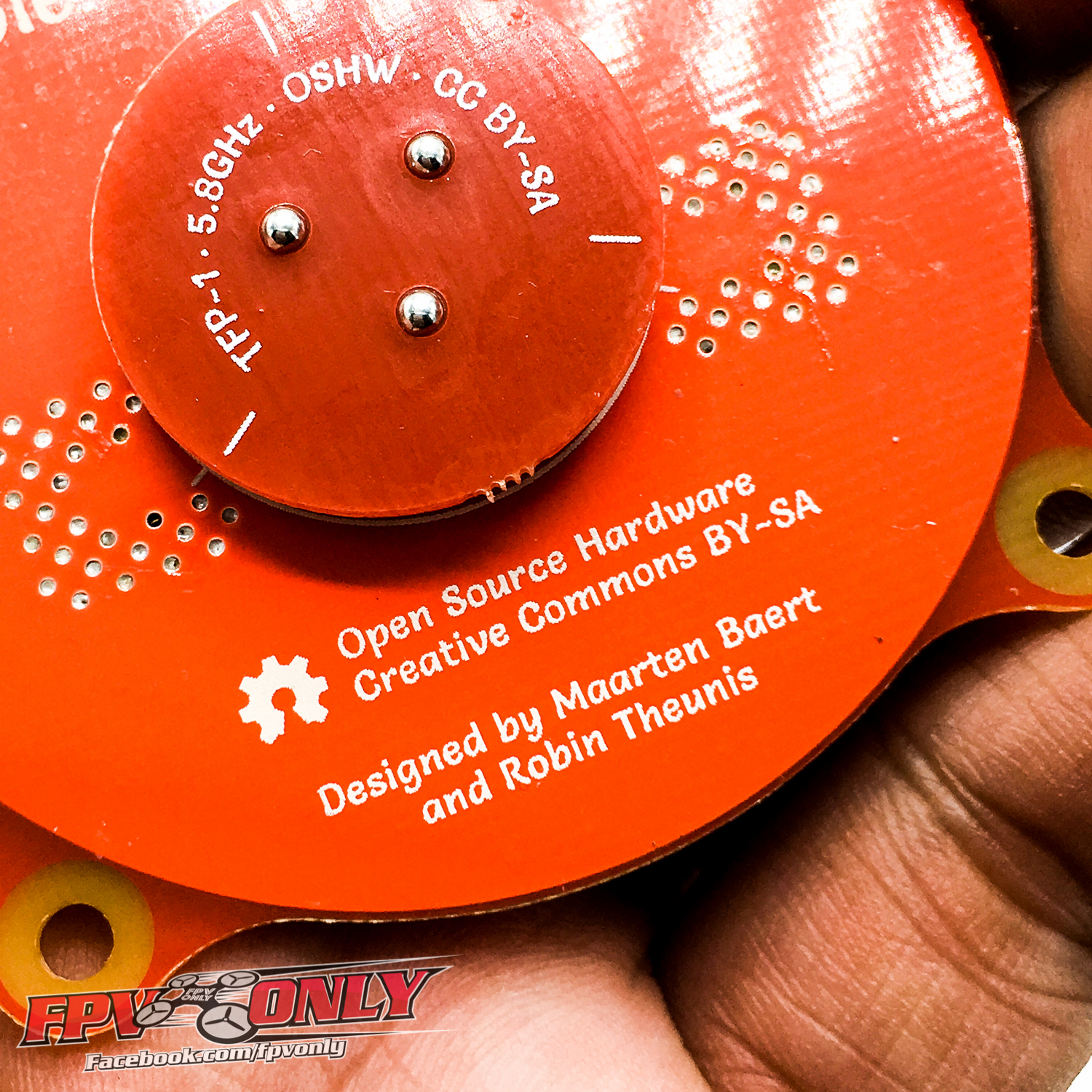 Pagoda Antenna 5.8 Antenna Pagoda Pro Hybrid Triple Feed Patch FPV Transparent Flat Panel Antenna