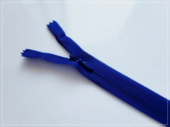 ซิปซ่อน TW 22 นิ้ว สีน้ำเงิน
