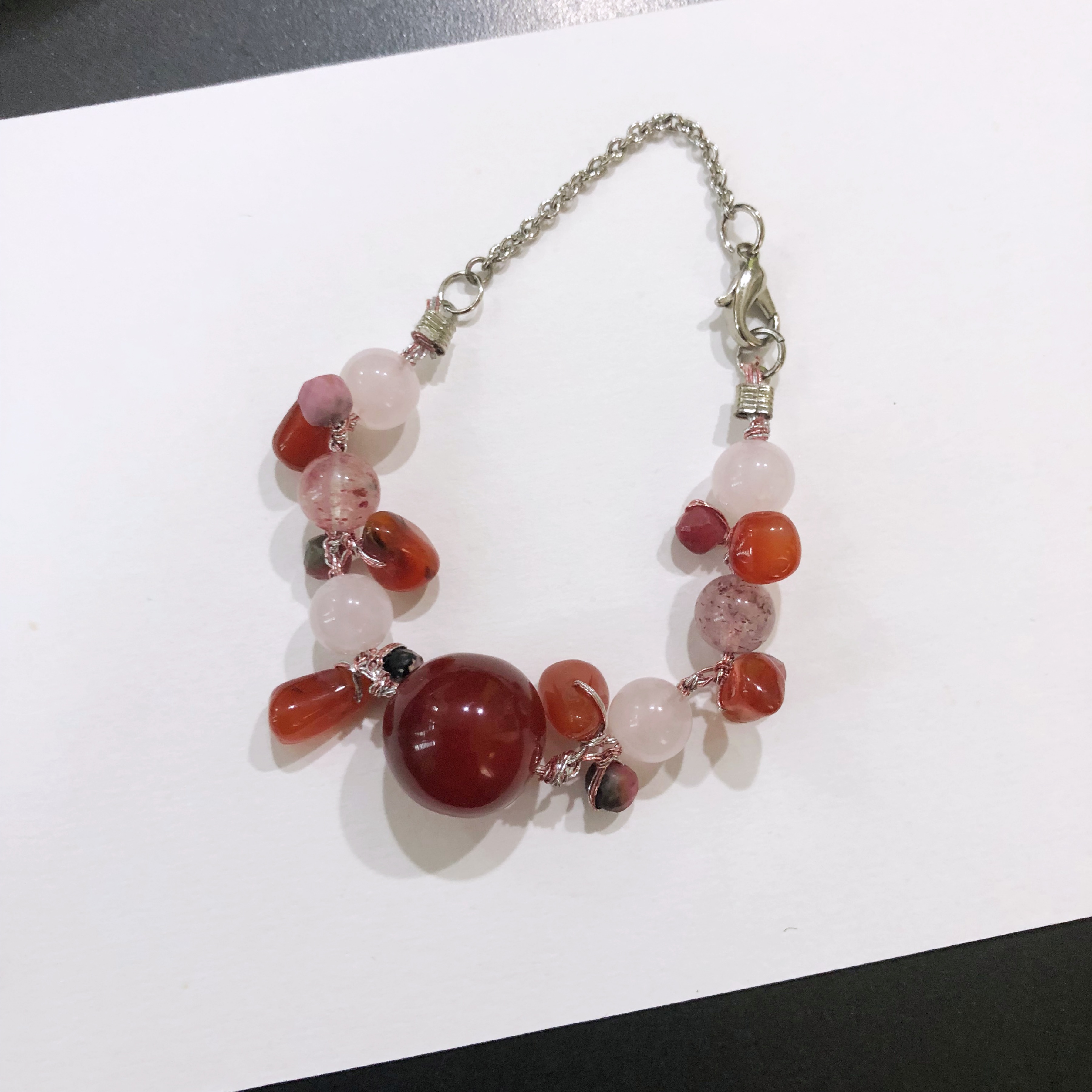 สร้อยข้อมือหินแท้ "The Vibe" Carnelian Bracelet (เสริมบารมี และ ความคิดสร้างสรรค์)