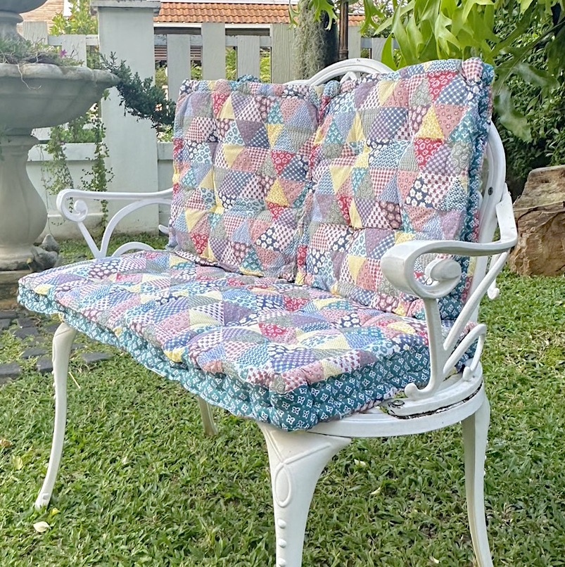 เบาะรองนั่งรุ่นแบบหนา สีโทนน้ำเงินเขียวครีม