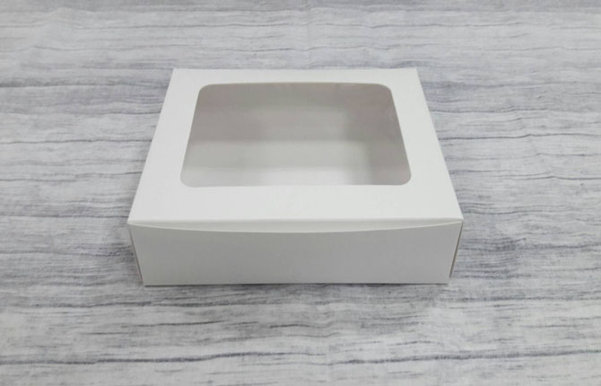 กล่องขนม กล่องบราวนี่ กล่องขนมเปี๊ยะ กล่องทาร์ตไข่ กล่องพาย ขนาด 12.5 x 15.8 x 4 ซม.สีขาว ราคา 120 บาท (จำนวน 20 ใบต่อแพ็ค)