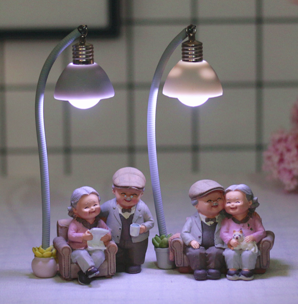 Set คุณตาคุณยาย ในห้องรับแขกแสนอบอุ่น