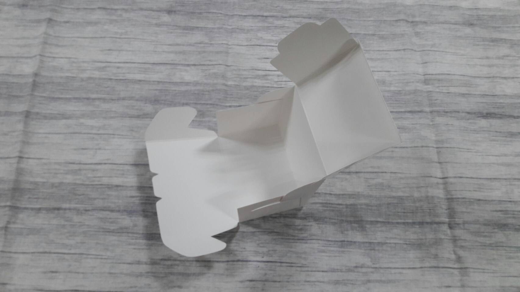 กล่องเค้ก 1 ชิ้น กล่องเค้ก กล่องขนม กล่องเบเกอรี่ กล่องคัพเค้ก สีขาว ขนาด 8x11.5x9 ซม.(ฝาทึบ) ราคา 110 บาท ต่อแพ็ค (20ใบ/แพ็ค)