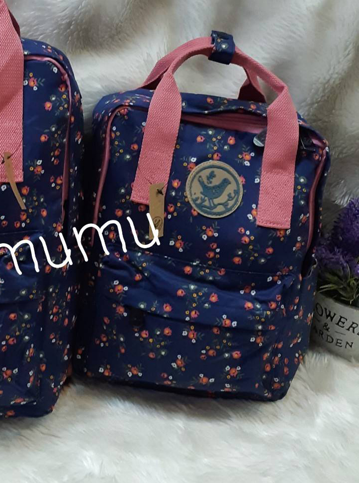 กระเป๋าเป้ผ้าสะพายหลัง mumu ผ้าเคลือบกันน้ำ ลายดอกไม้น้ำเงิน ชมพู (Size S)