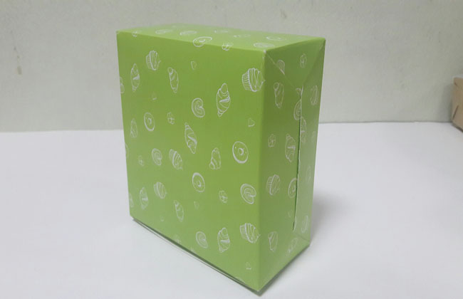 กล่องสแน็ค กล่องอาหารว่าง ลายเบเกอรี่ กว้าง 12.7 x ยาว12.7 x สูง 6.5 ซม. ราคา 95 บาทต่อแพ็ค (20 ใบ)