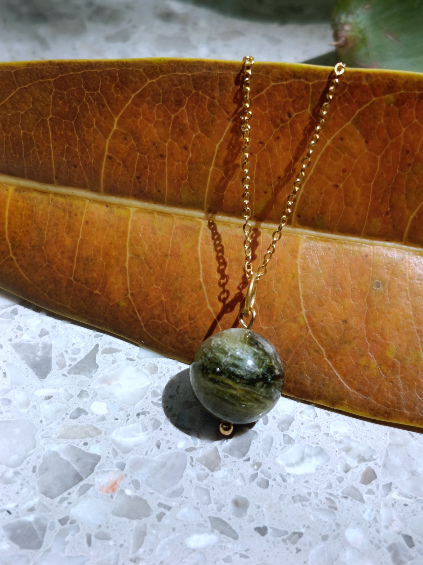 สร้อยจี้ Green Tourmaline Pendant Necklace (เสริมความมั่นใจ ปลดขุมพลังงานใน heart chakra)