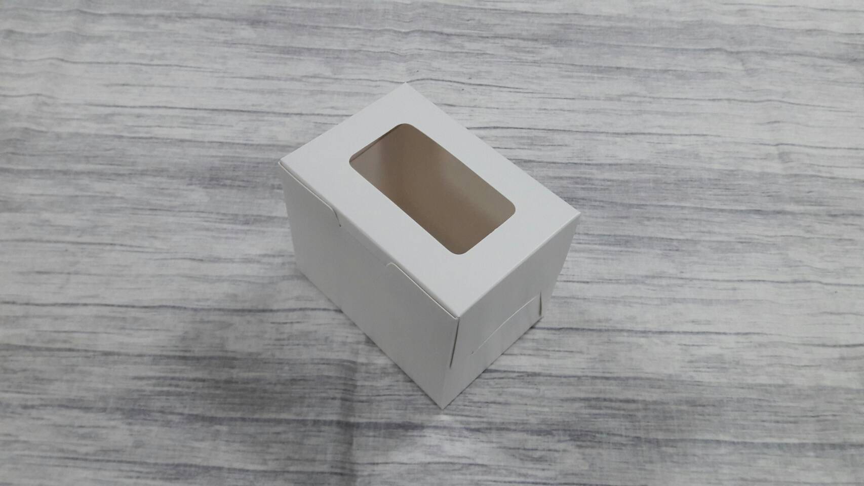 กล่องเค้ก 1 ชิ้น กล่องเค้ก กล่องขนม กล่องเบเกอรี่ กล่องคัพเค้ก สีขาว ขนาด 8x11.5x9 ซม.(หน้าต่างพลาสติก) ราคา 120 บาท ต่อแพ็ค (20ใบ/แพ็ค)