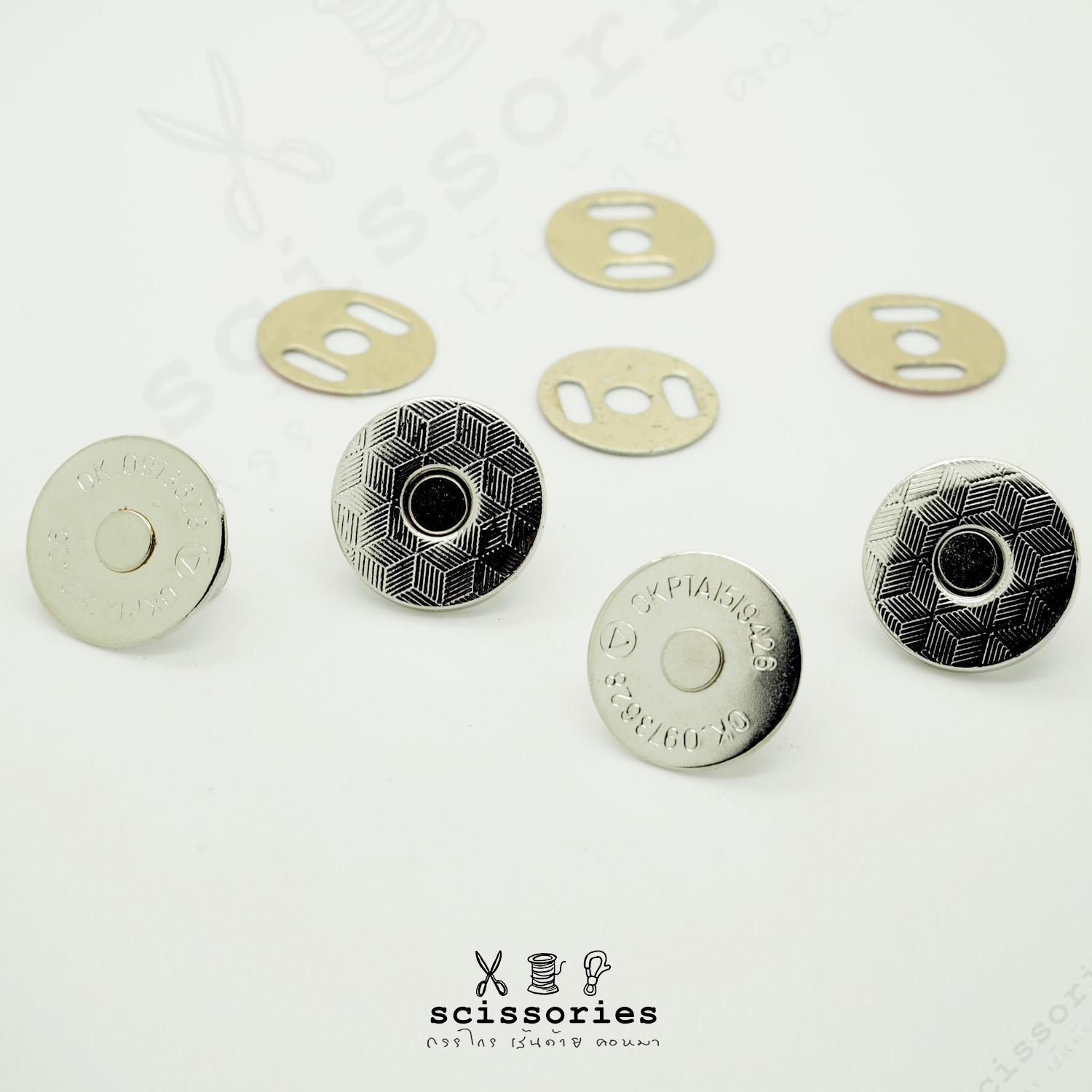 แม่เหล็ก ตัวบาง หน้าลาย 18 MM สีเงิน/2ตัว