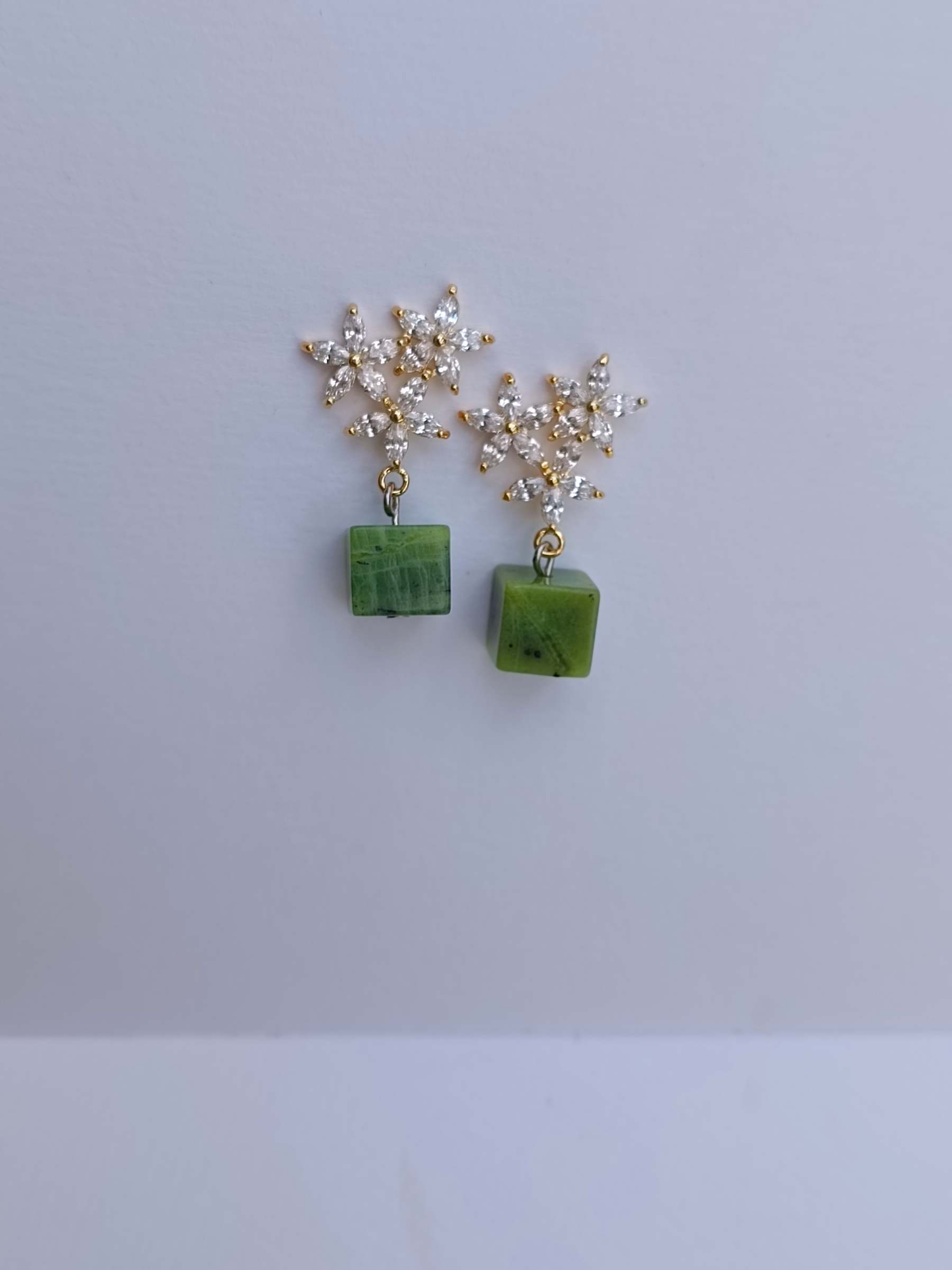 ต่างหู "The Flower" หยกแท้ Canadian Jade Jewelry Earring (ร่ำรวย มั่งคั่ง)