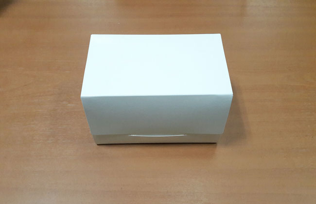 กล่องคัพเค้ก 2 ชิ้น กล่องขนม สีขาว ขนาด 9 x 16.8 x 9 ซม.ราคา 205 บาทต่อแพ็ค(20 ใบ) พร้อมฐานรองคัพเค้กแบบ 2 ช่อง (ช่องคัพเค้กกว้าง 5.5 ซม.)