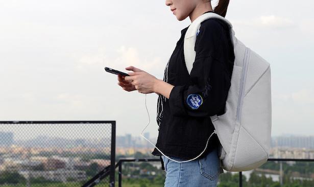 กระเป๋าสะพายหลัง CLICKPACK JOY กระเป๋ากันขโมย สีขาว