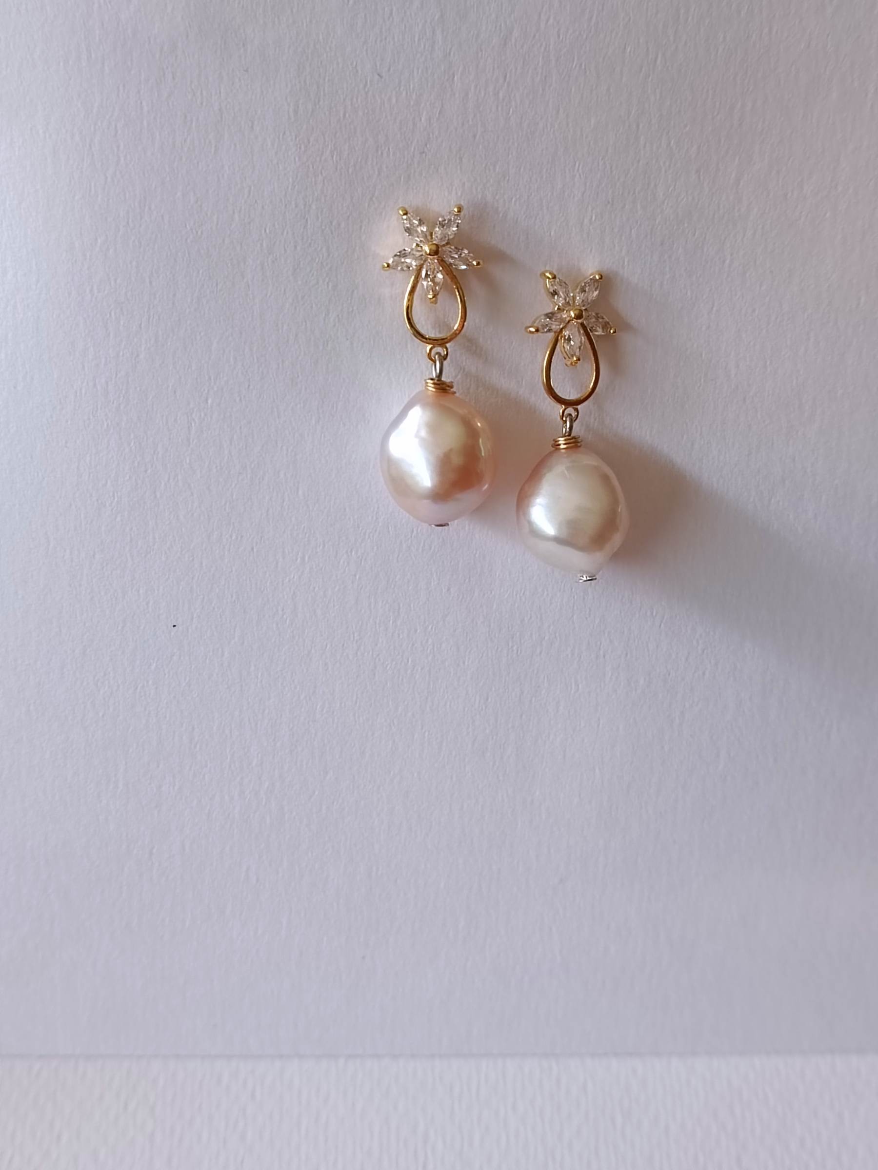 ต่างหูหินแท้ "14K" Baroque Pearl Earring #สีเชมเปญ