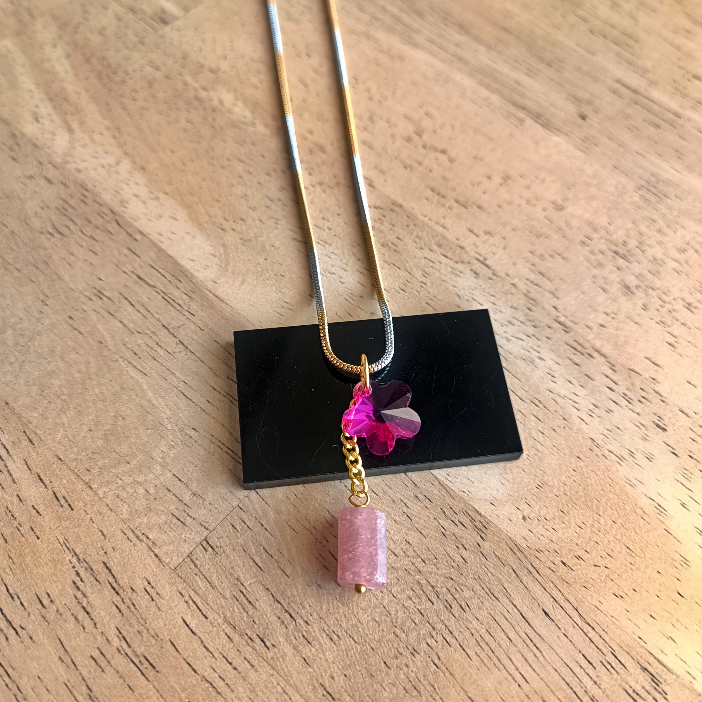 จี้พร้อมสร้อย หินแท้ Strawberry Quartz Pendant Necklace (เสริมพลังแห่งรัก)