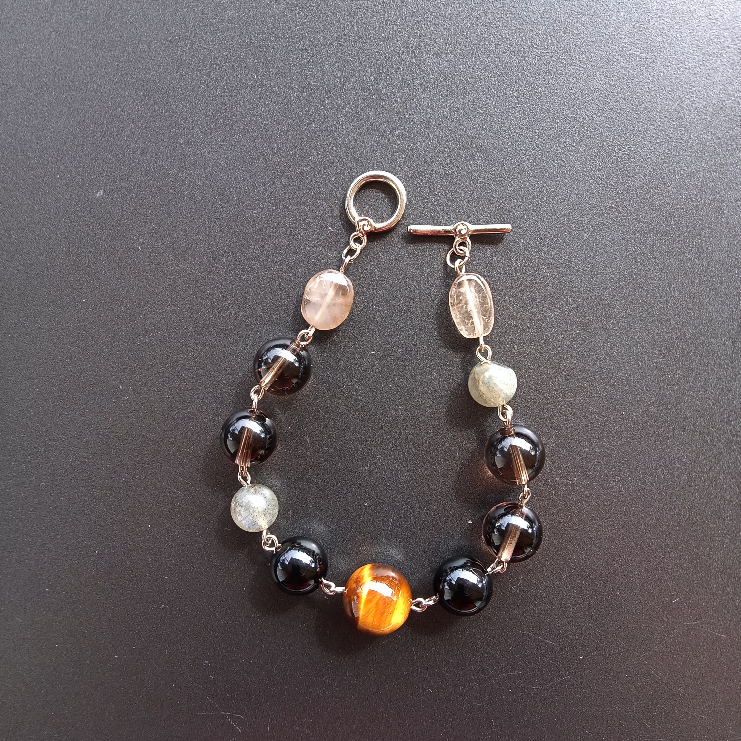 สร้อยข้อมือหินแท้ "Connected" Protection Bracelet (Tiger's Eye + Smoky Quartz +Labradorite +Onyx)