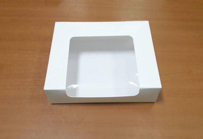 กล่องทรงหน้าต่างวีเชฟ กล่องทาร์ตไข่ กล่องเค้ก กล่องคัพเค้ก กล่องบราวนี่ กล่องชิฟฟ่อน กล่องขนม ขนาด 15.0x22.0x5.0ซม.สีขาว ราคา 180 บาทต่อแพ็ค(20ใบ)