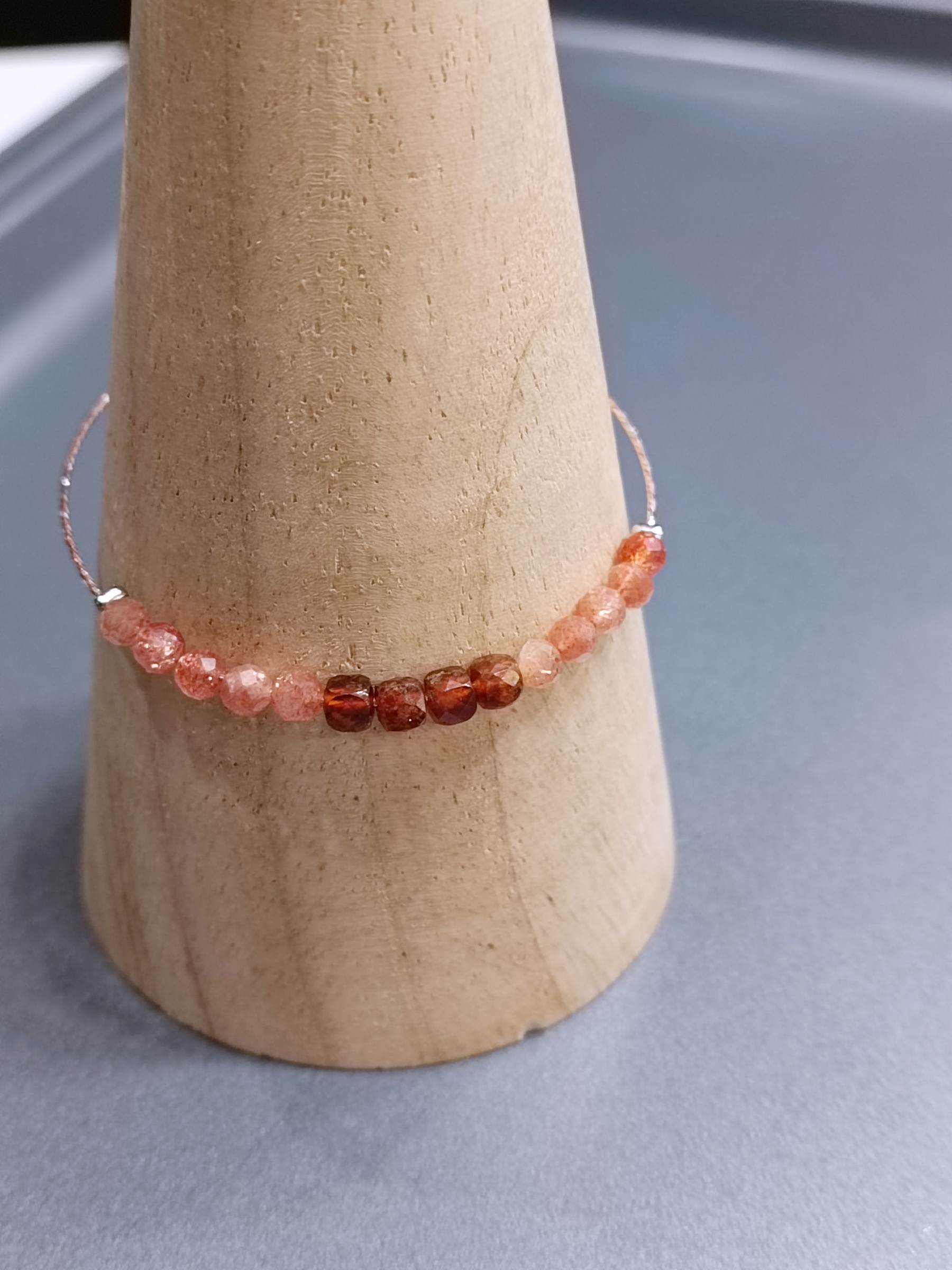 ข้อมือโชคเกอร์ เงินแท้ 92.5 ชุปRose Gold ประดับหินแท้ Sunstone + Garnet Rose Gold Plated Sterling Silver Wire Bracelet (Boost Energy , Leadership)