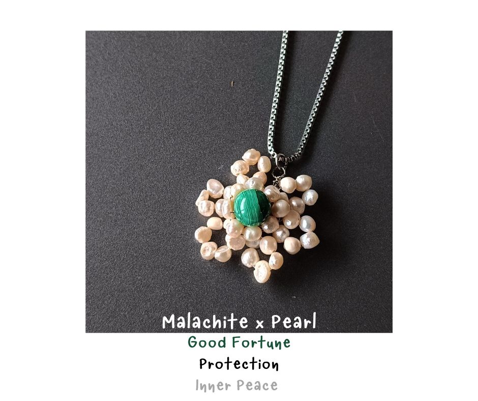 สร้อยจี้ดอกเดซี่ Malachite + Pearl Necklace (เสริมความมงคล โชคลาภ ทำความสะอาด Aura สมดุล Yin Yang)